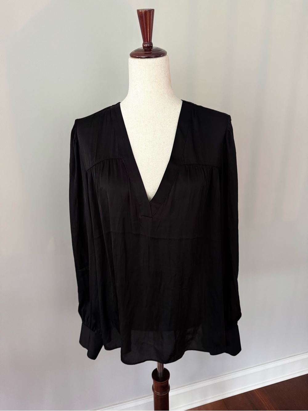 Express Black V-Neck Long Sleeve Blouse